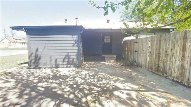 Building Photo - 9517 N McKinley Ave