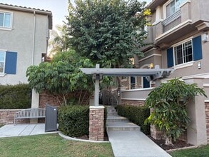 Building Photo - 1043 Loretta Ln