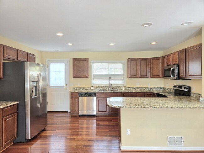 Photo - 108 N Gladden St House