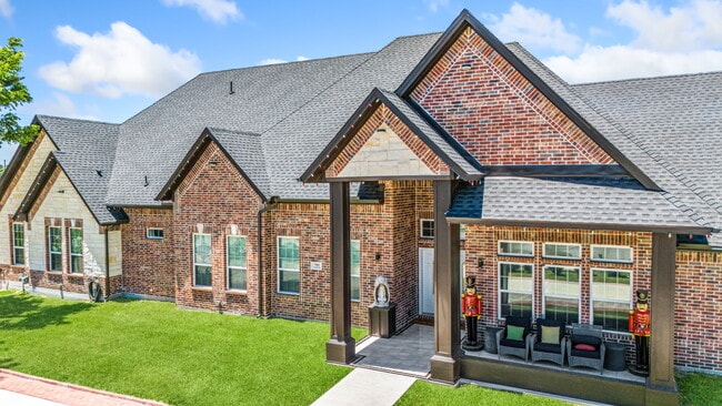 Building Photo - 705 E Oates Rd