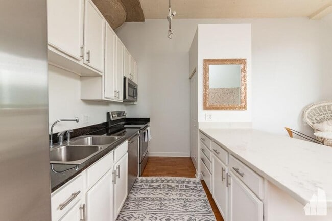 Building Photo - 1 bedroom in Chicago IL 60641