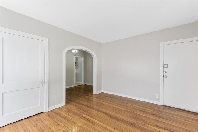 Building Photo - 419 W Polk St