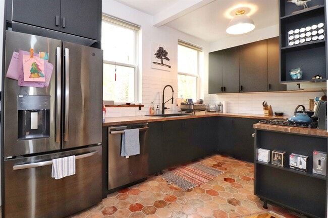 Foto del edificio - 820 Grand St