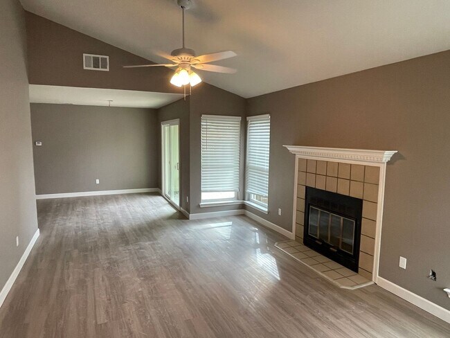 Foto del edificio - Remodeled 3/2 in near MoPac and Parmer Ln
