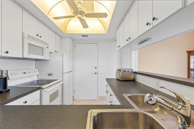 Building Photo - 4010 Galt Ocean Dr