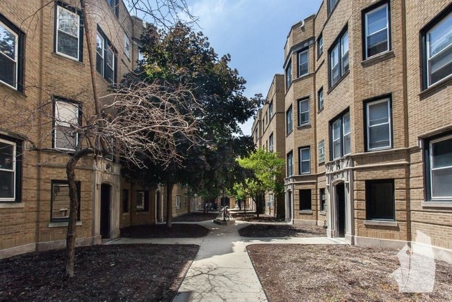 Building Photo - 3922 N Pine Grove Ave