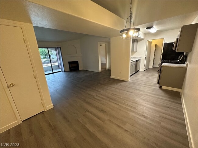 Building Photo - 950 Seven Hills Dr