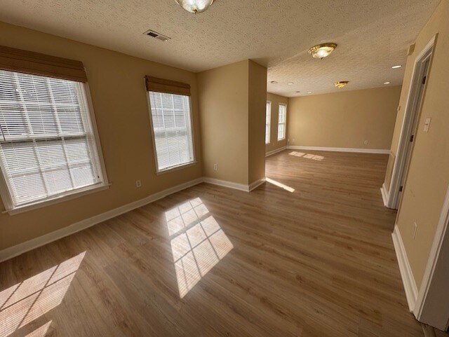 Building Photo - 6901 Ellesmere Dr NW