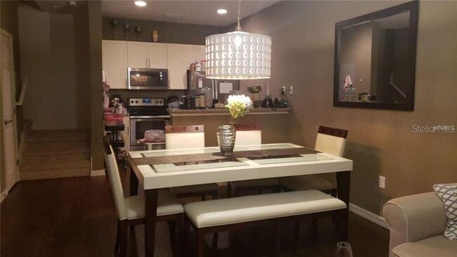 Building Photo - 9004 Shine Dr