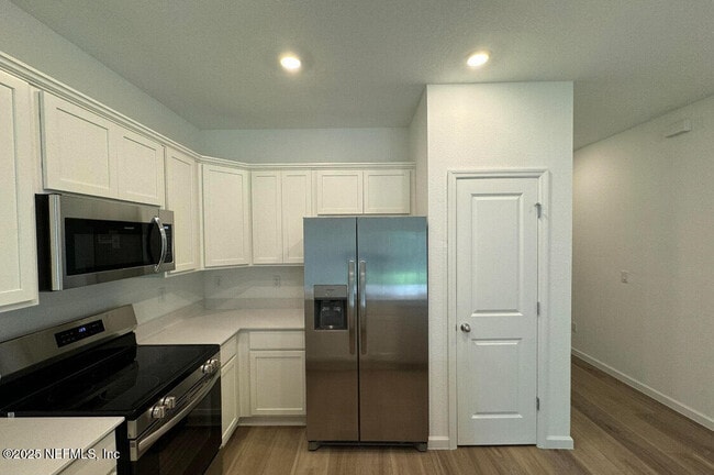 Building Photo - 625 Holly Lks Dr