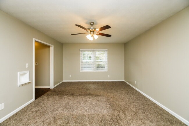 Foto del edificio - 2130 Grayfield Dr