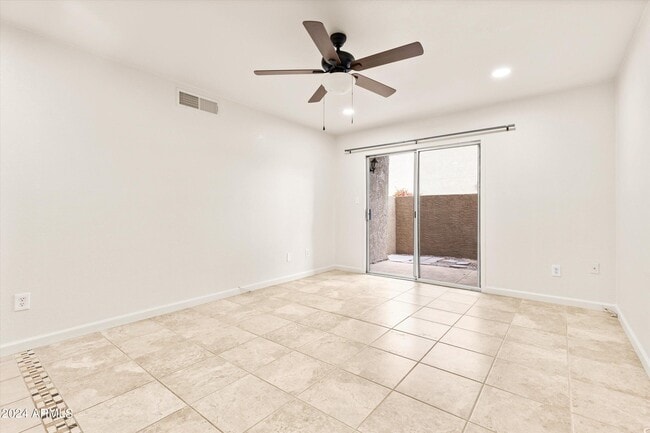 Building Photo - 5877 N Granite Reef Rd