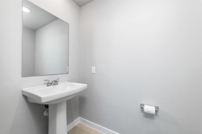 Building Photo - 7246 Clearwater Cv Dr