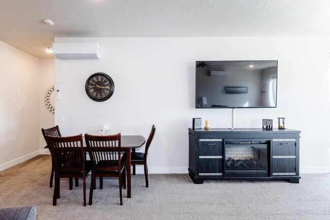Foto del edificio - 5662 West Clubhouse Drive