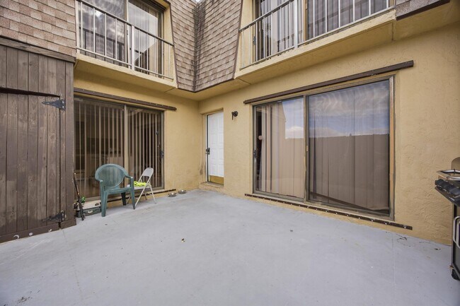 Foto del edificio - 4102 Waterview Cir