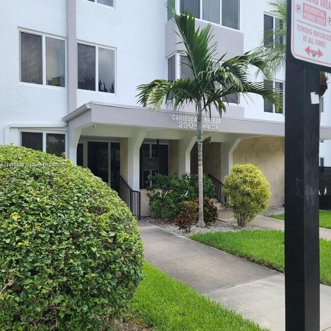 Foto del edificio - 250 180th Dr