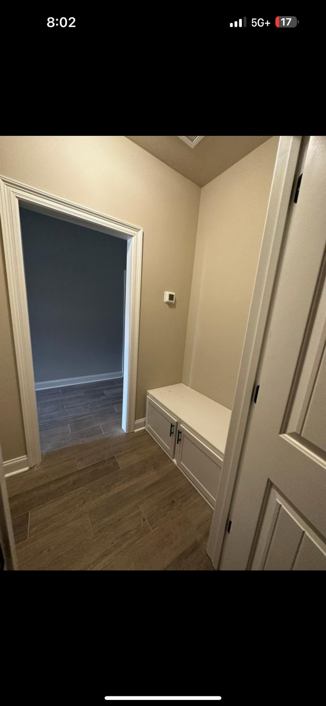 Building Photo - 6866 Summerset Dr
