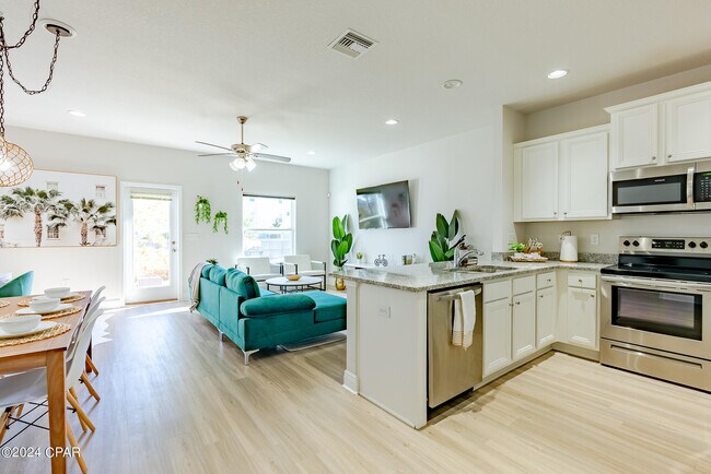 Building Photo - 1946 Pointe Dr