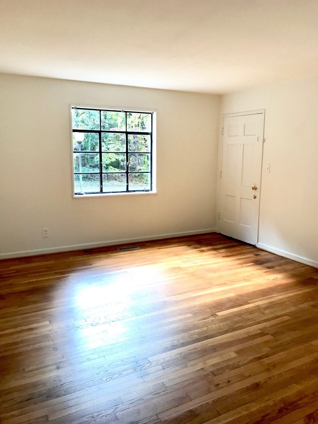 404 W Lexington Ave, High Point, NC 27262 Condo for Rent in High