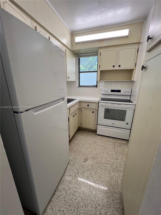 Foto del edificio - 675 SW 7th Ave