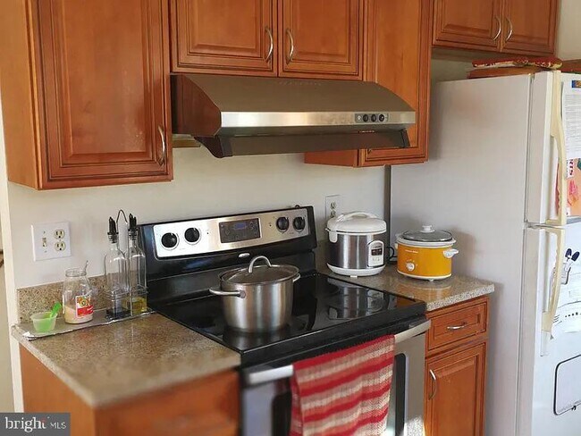 Photo - 1010 Julian Pl (Rockville, MD) House