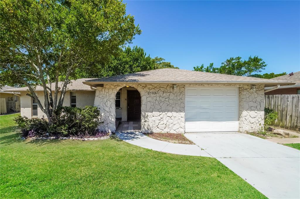 Foto principal - 6503 Ridge Crest Dr