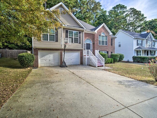 Foto del edificio - 6 Bedroom Single Family Home in Acworth