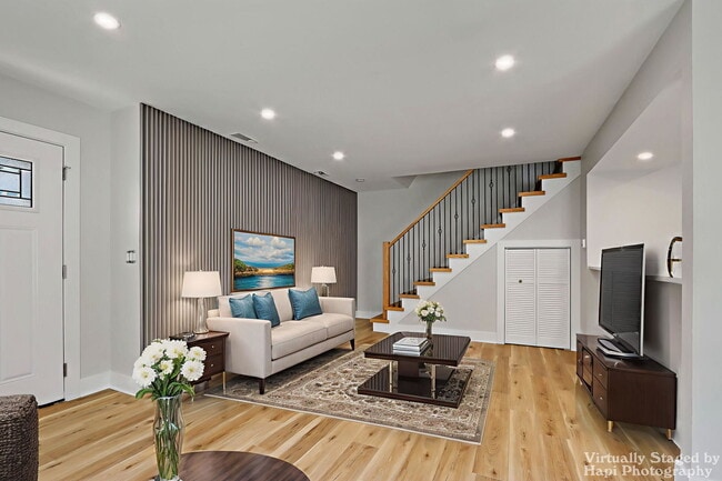 Building Photo - 1335 Cove Dr