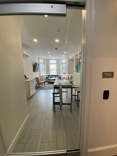 Building Photo - 51 Queensberry St