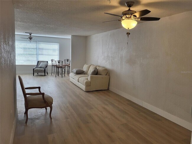 Foto del edificio - 5521 80th St N