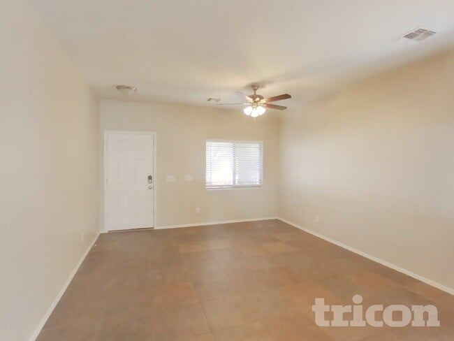 Foto del edificio - 44103 W Neely Dr