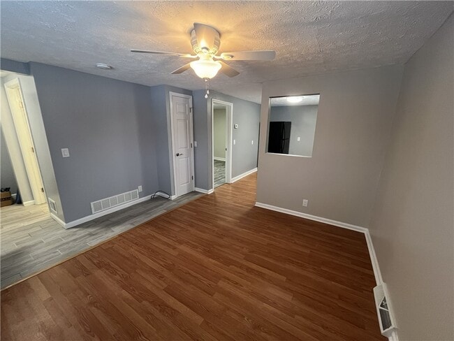 Building Photo - 898 Ridge Rd