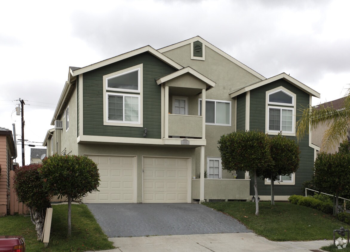 Primary Photo - 4466 48th St