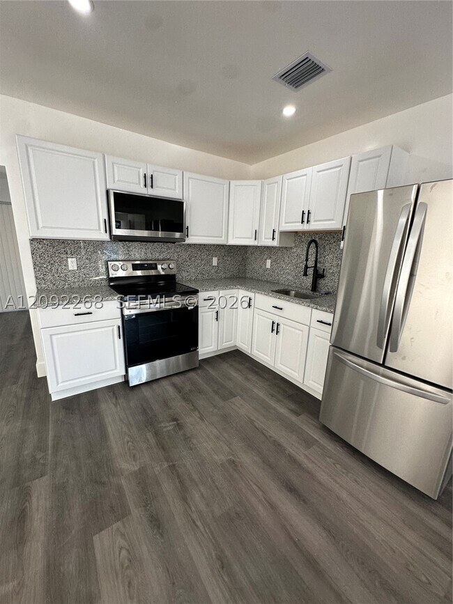 Foto del edificio - 821 NW 20th St