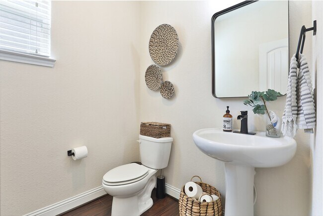 Building Photo - 2215 Tonkawa Trl