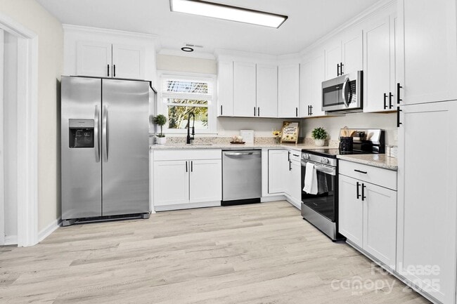 Foto del edificio - 7605 Bramblewood Dr