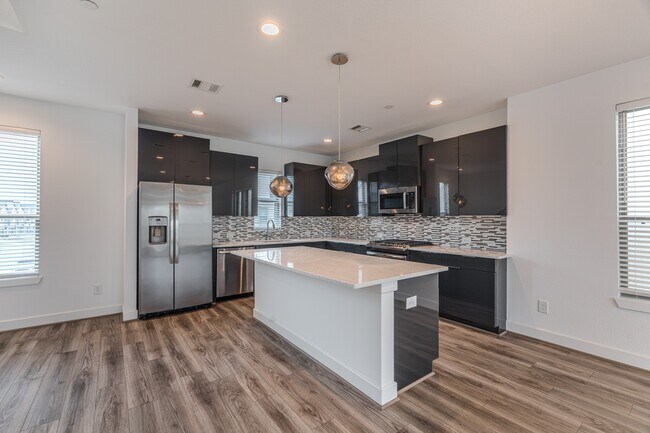 Foto del edificio - 18736 Centro Main St