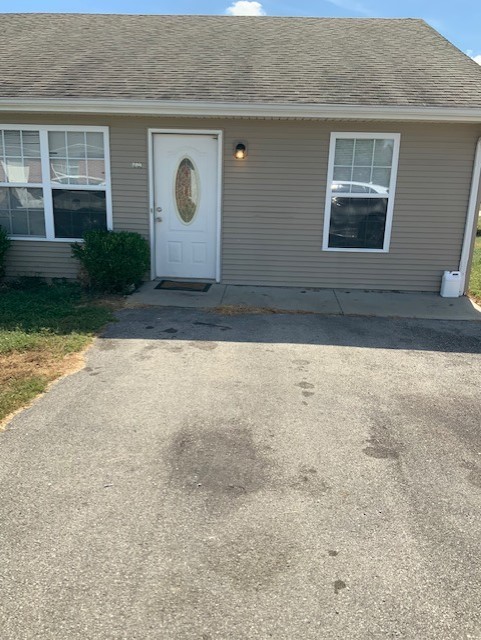 Primary Photo - 109 Poe Ct