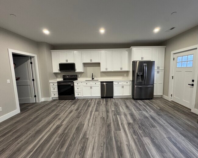 Fotografía del edificio - 243 Echo Lake Rd