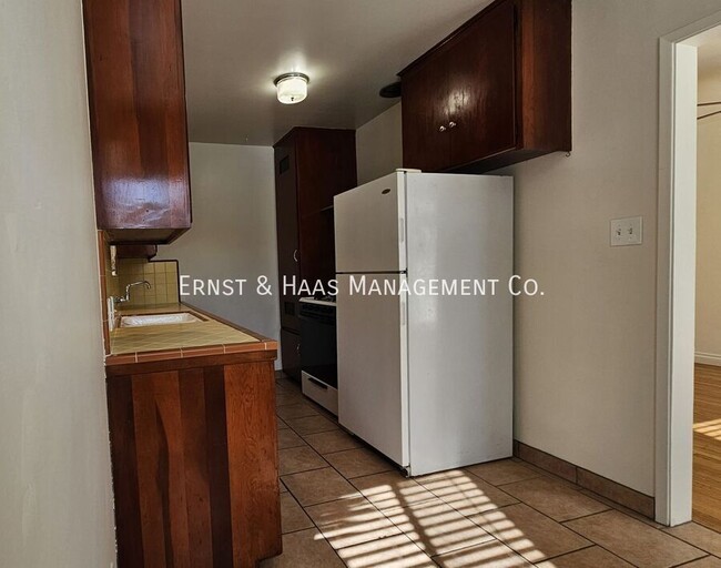 Building Photo - Your New Cozy Home Awaits in the Heart of ...