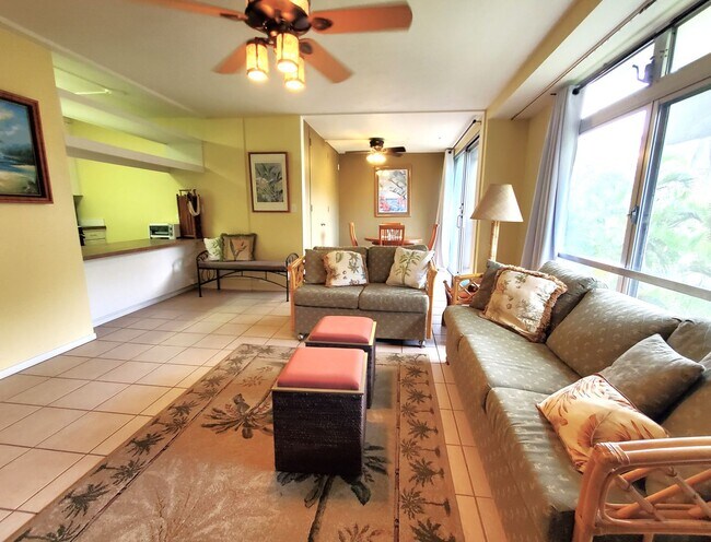 Building Photo - Fully furnished 2 bed, 1 bath tranquil uni...
