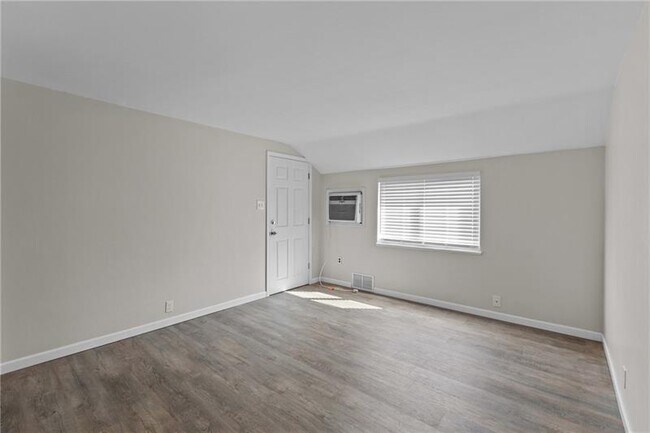 Foto del edificio - 6812 Grand Ave