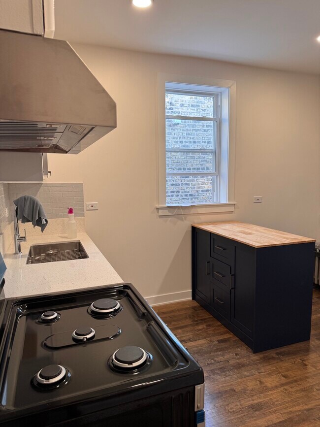 Foto del edificio - 2944 N Springfield Ave