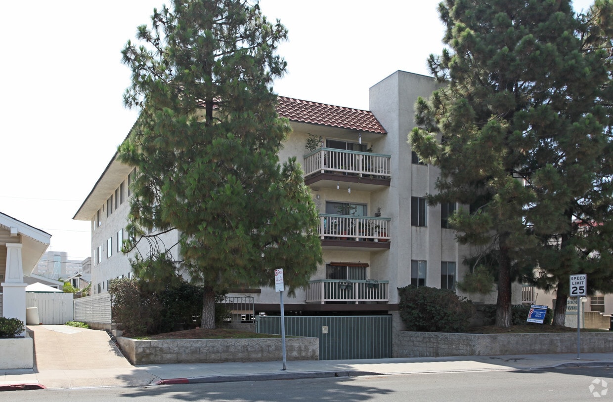 Primary Photo - Mission Tower