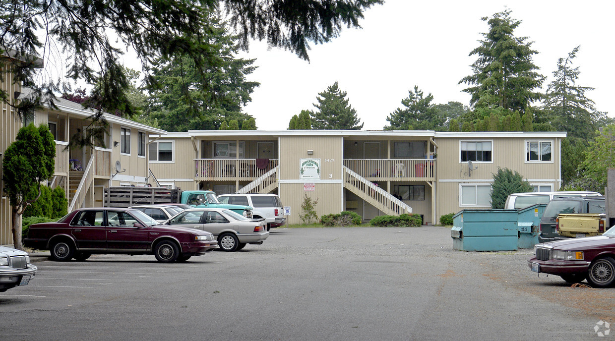 Foto del edificio - Whispering Firs Apartments