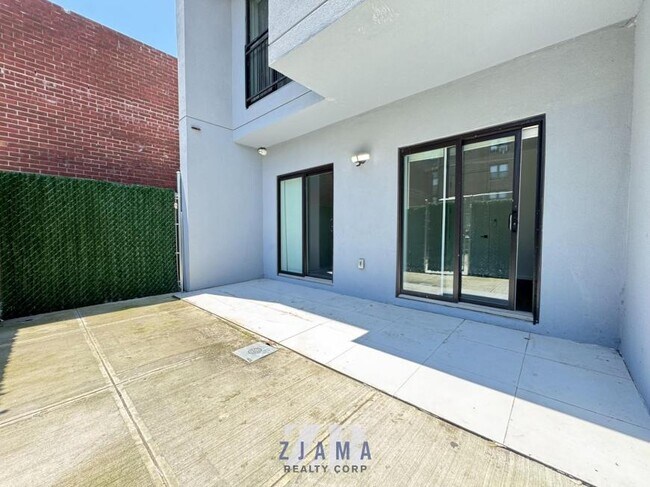 Foto del edificio - 3 bedroom in BROOKLYN NY 11210