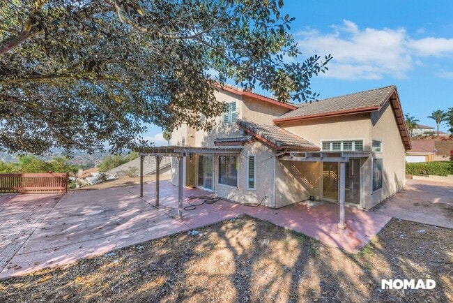 Building Photo - Charming 3BR + 3BA House in Vista