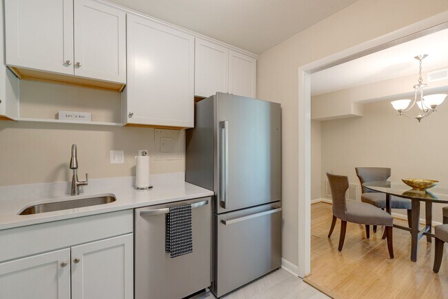 Foto del edificio - Lafayette Park Condominium | All Utilities Included | Pool, Tennis Court & Clubhouse