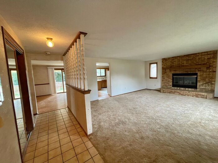 Primary Photo - Large 3 Bedroom, 2 Bathroom Home in North ...