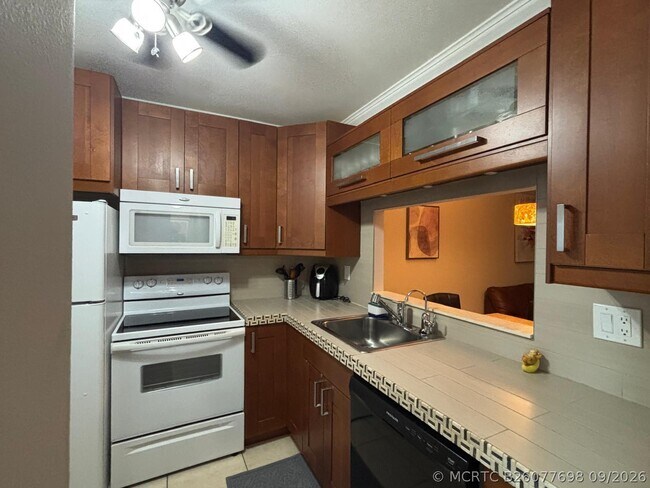 Building Photo - 5171 W Oakland Park Blvd